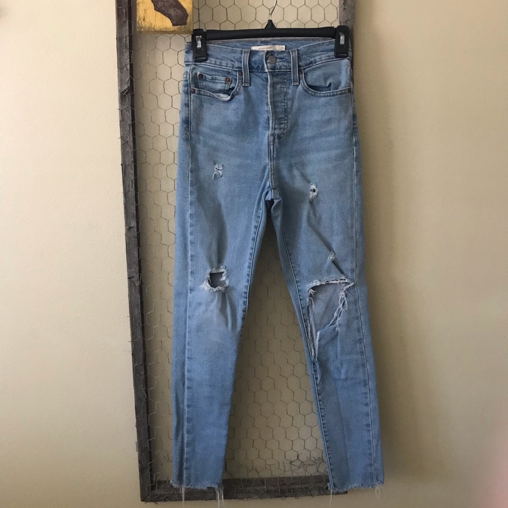 Levi’s Distressed Wedgie Skinny Jeans